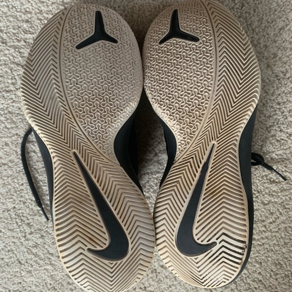 Nike Air Versitile ll Sneakers - Picture 4 of 7